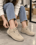 Zapatillas casual con cordones en caqui - Paula Vela Zapatillas