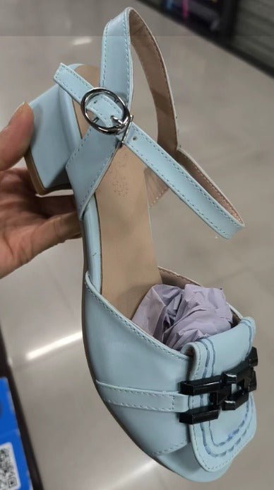 Sandalias de tacón ancho con hebilla y detalle de cadena | Azul cielo